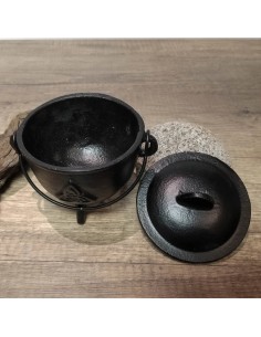 Chaudron de sorcière en fonte symbole Triquetra 2